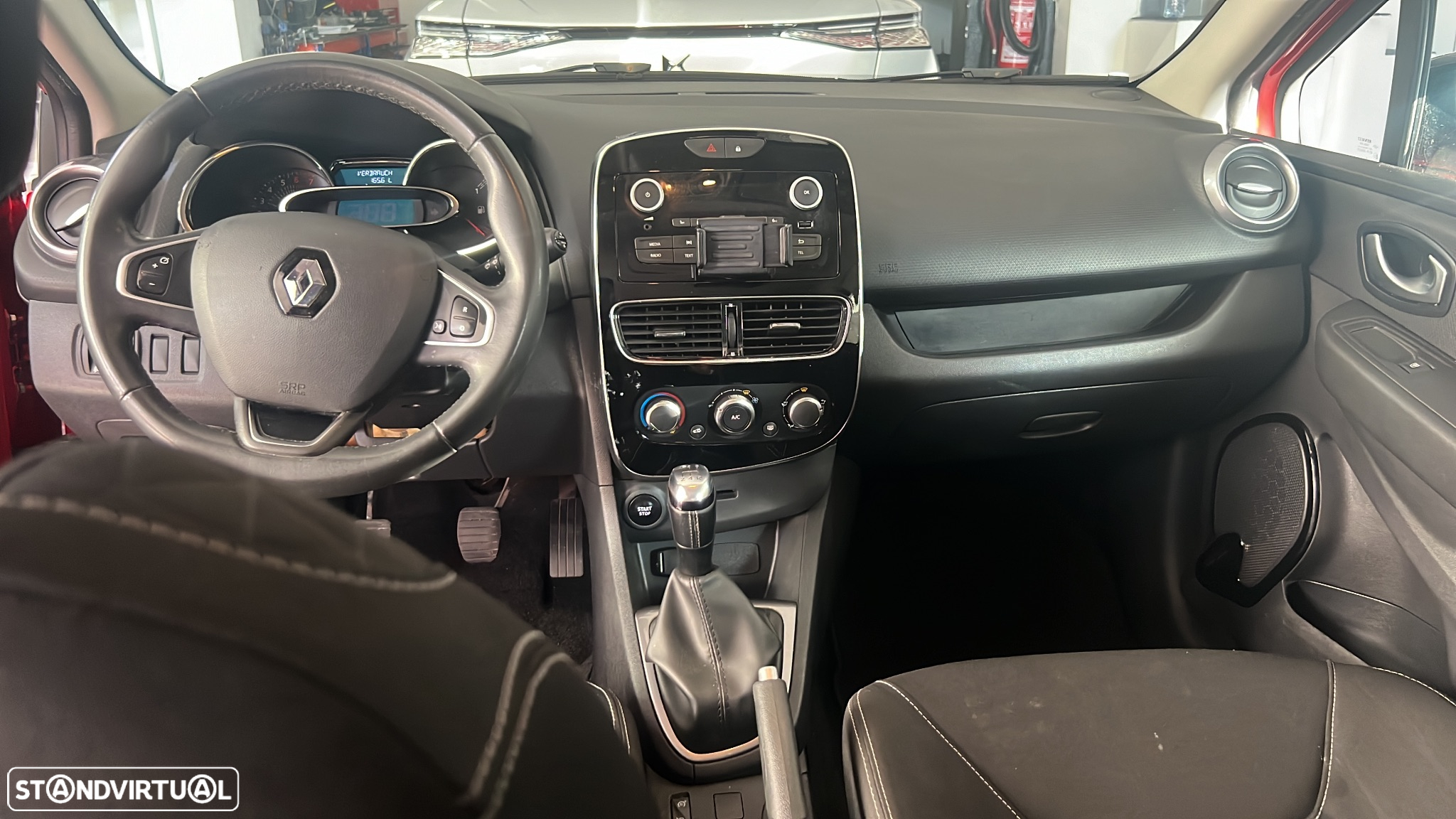 Renault Clio 1.2 16V Confort - 8