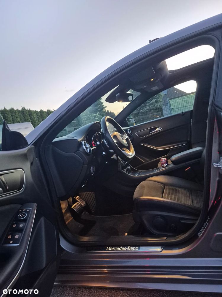 Mercedes-Benz CLA 200 7G-DCT AMG Line - 16