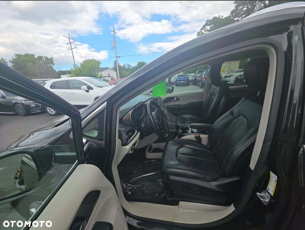 Chrysler Pacifica - 6