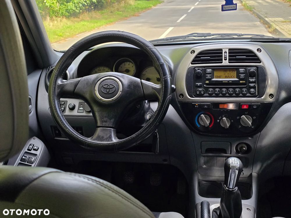 Toyota RAV4 D-4D 4x4 - 26