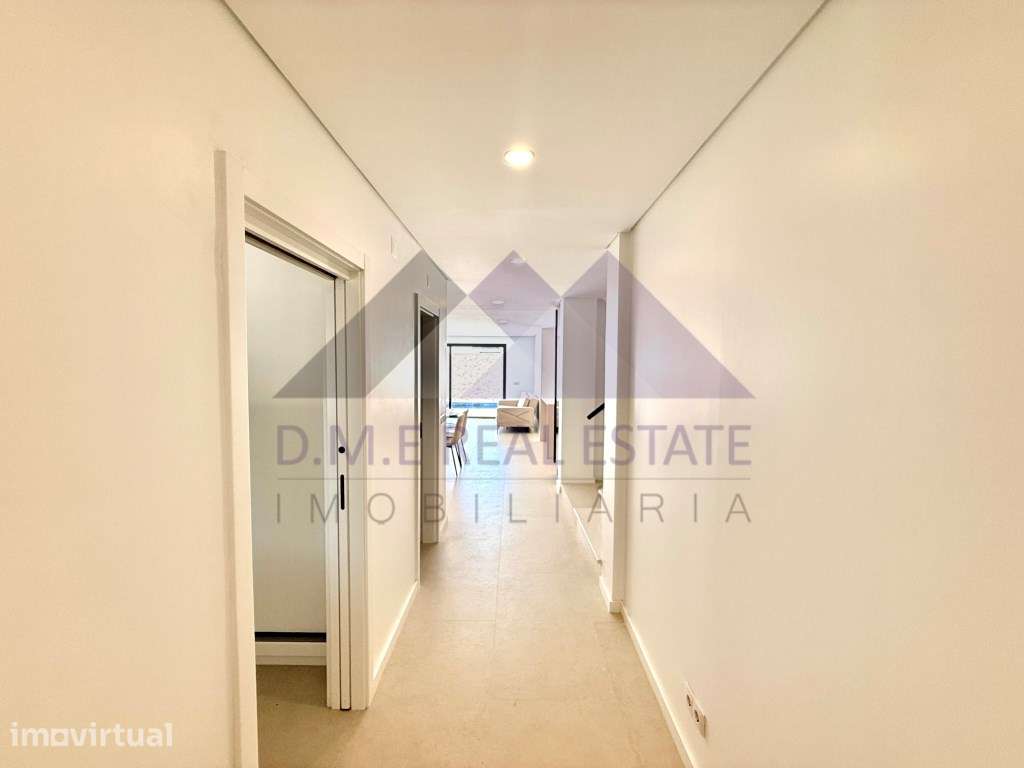 Moradia moderna T3, nova a estrear, situada na prestigiada Urbaniza... - Grande imagem: 3/43