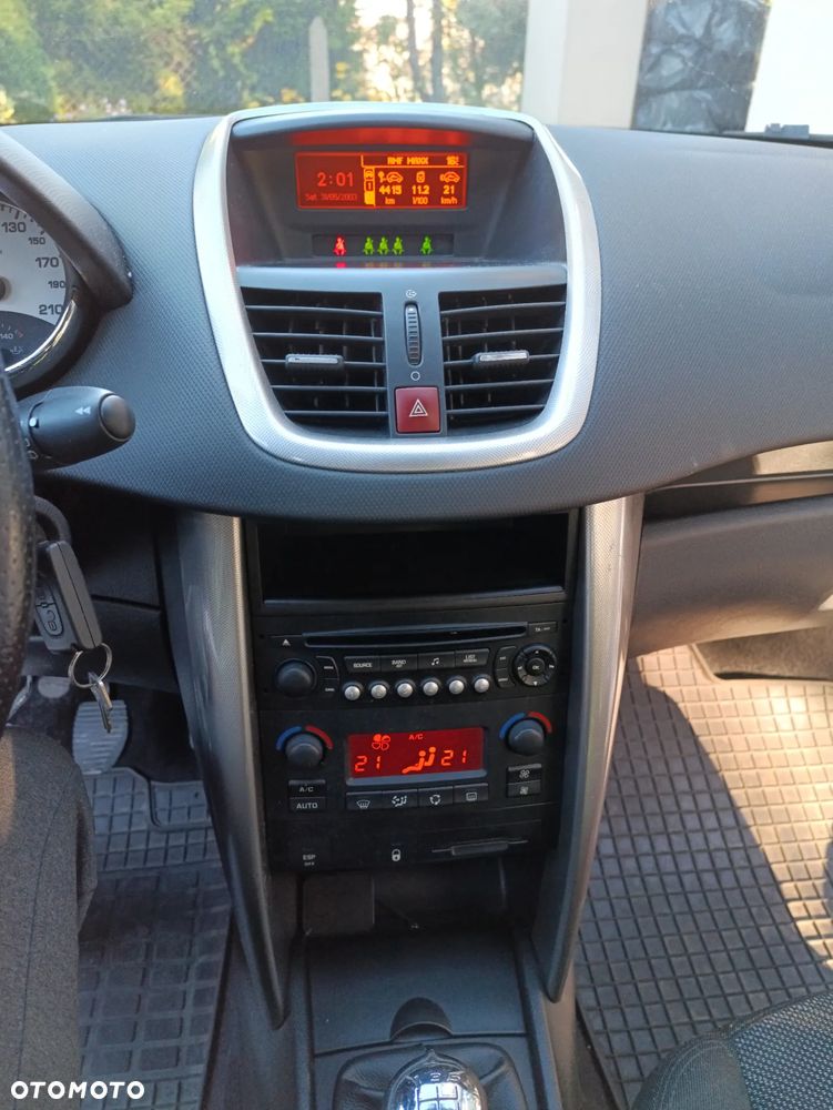 Peugeot 207 - 8