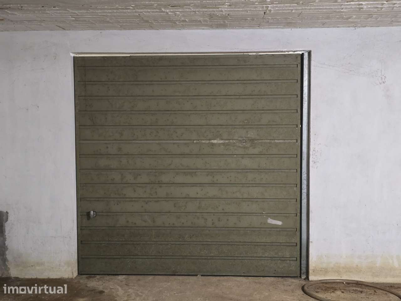Garagem no Edifício em Aveiro com Iluminação