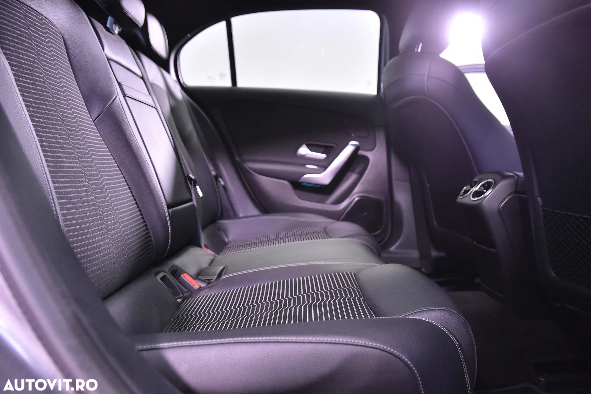 Mercedes-Benz A 200 7G-DCT - 13