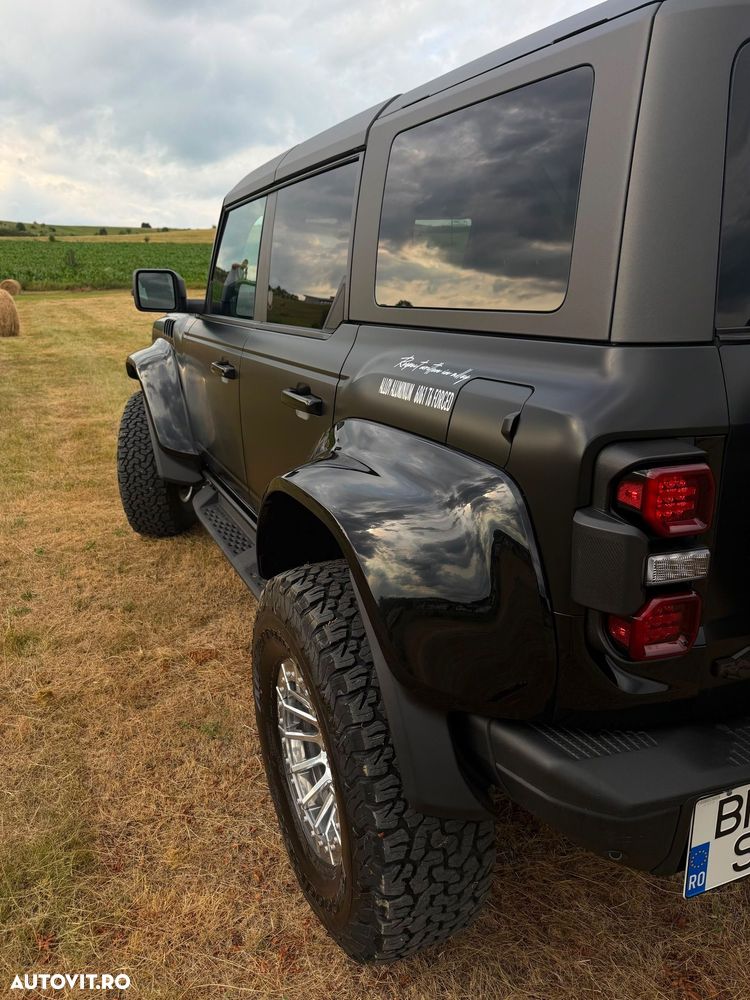 Ford Bronco - 10