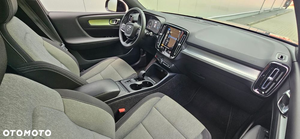 Volvo XC 40 T3 Momentum Pro - 23