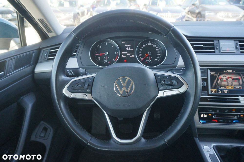Volkswagen Passat Variant 2.0 TDI EVO Essence - 13