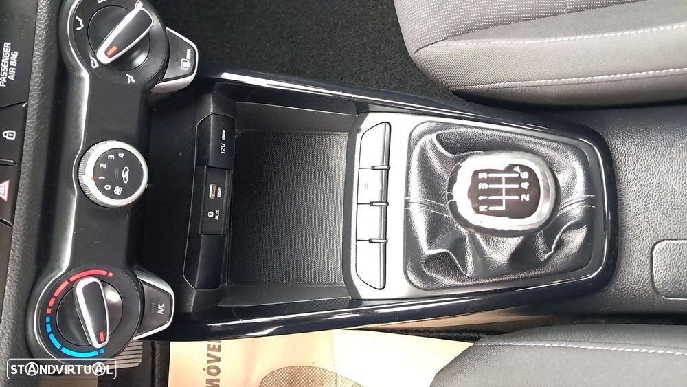 Kia Rio 1.4 CRDi 90 Platinum Edition - 32