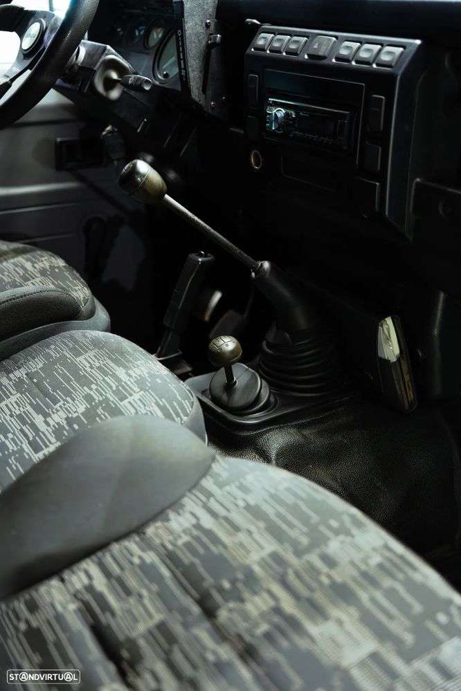 Land Rover Defender 90 2.5 TD5 Metal Top - 22