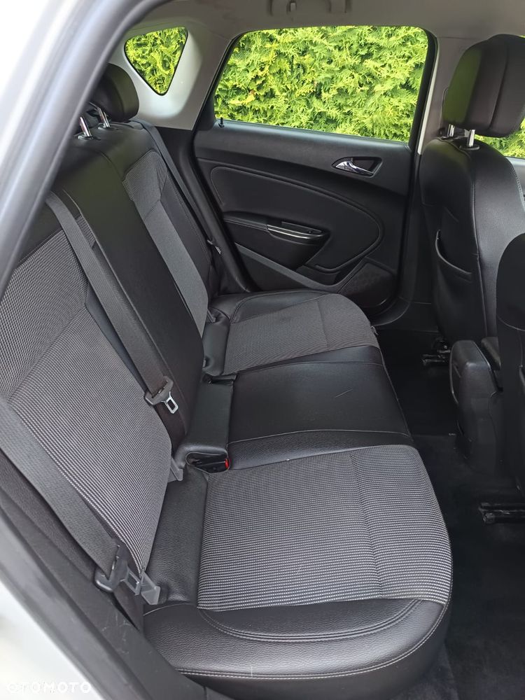 Opel Astra 1.6 111 EasyTronic - 12