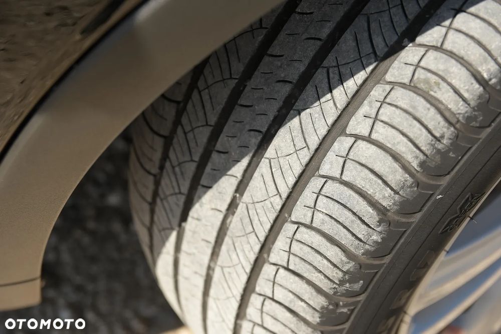 Ford Kuga 2.0 TDCi 2x4 Titanium - 15