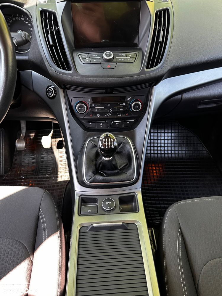Ford Kuga 1.5 EcoBoost 2x4 Titanium - 8