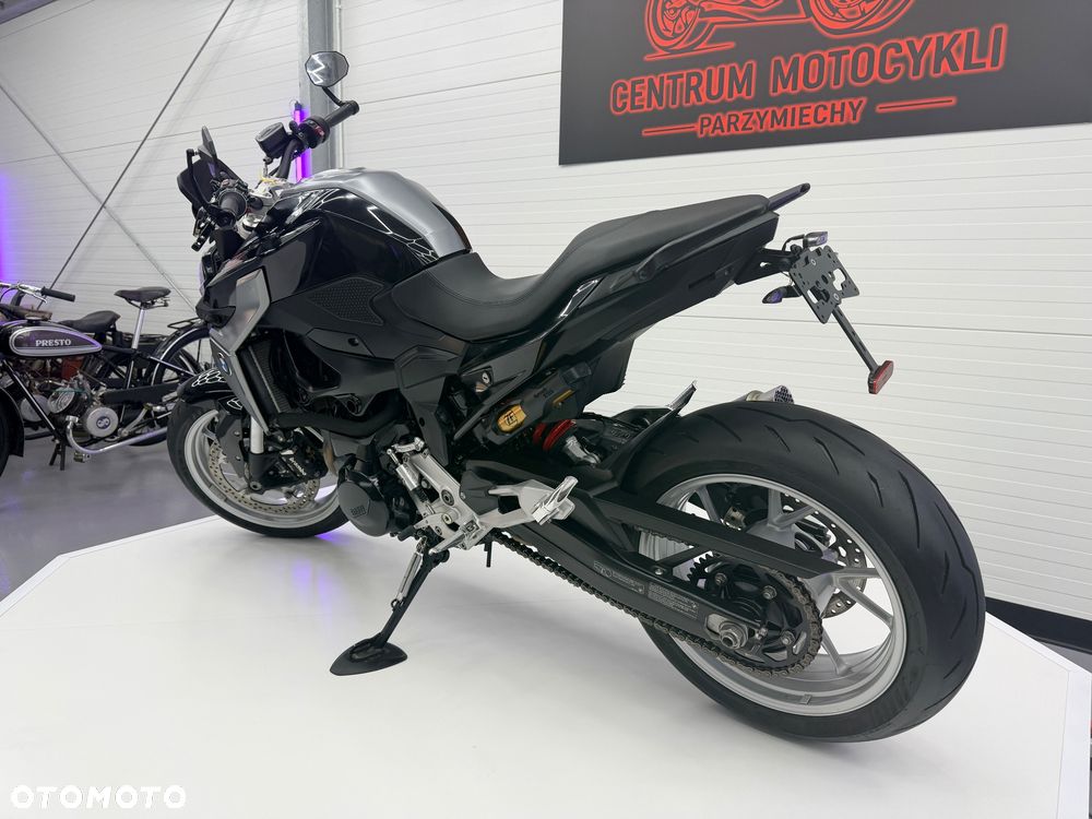 BMW R - 8