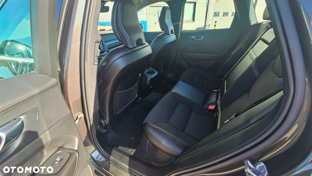 Volvo XC 60 T5 GPF AWD Momentum - 25