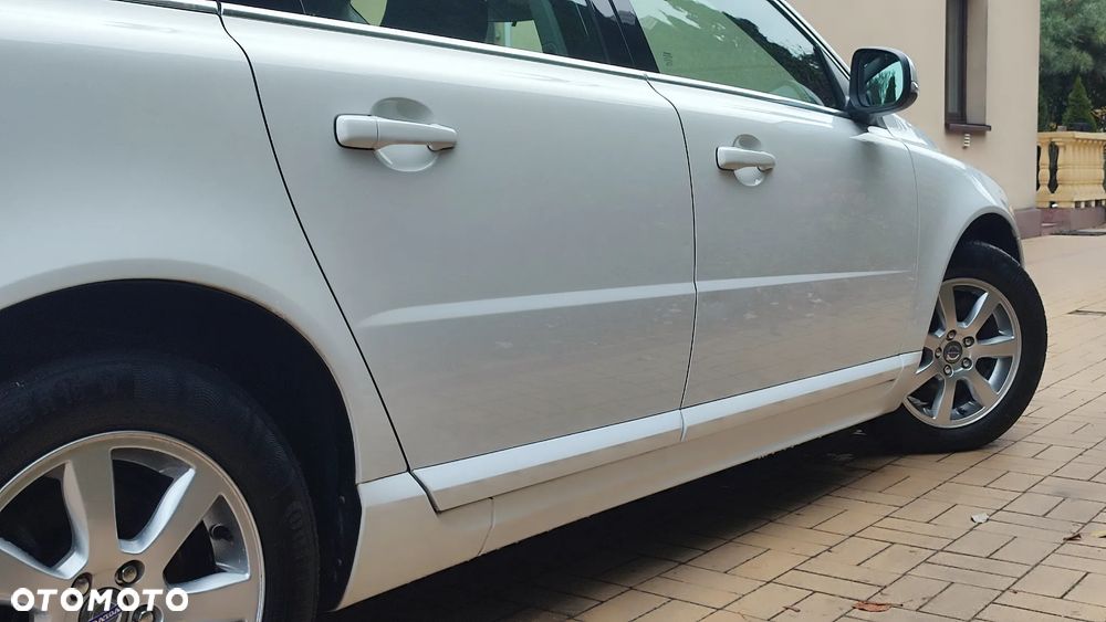 Volvo V70 D5 AWD Kinetic - 25