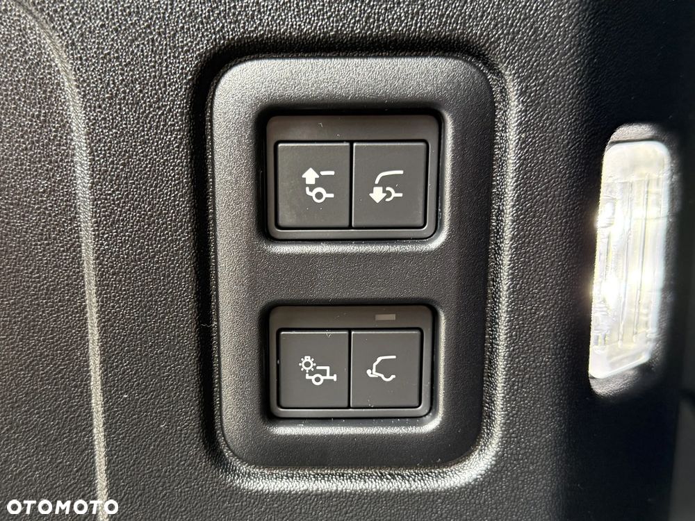 Land Rover Defender 110 D300 X-Dynamic HSE - 19