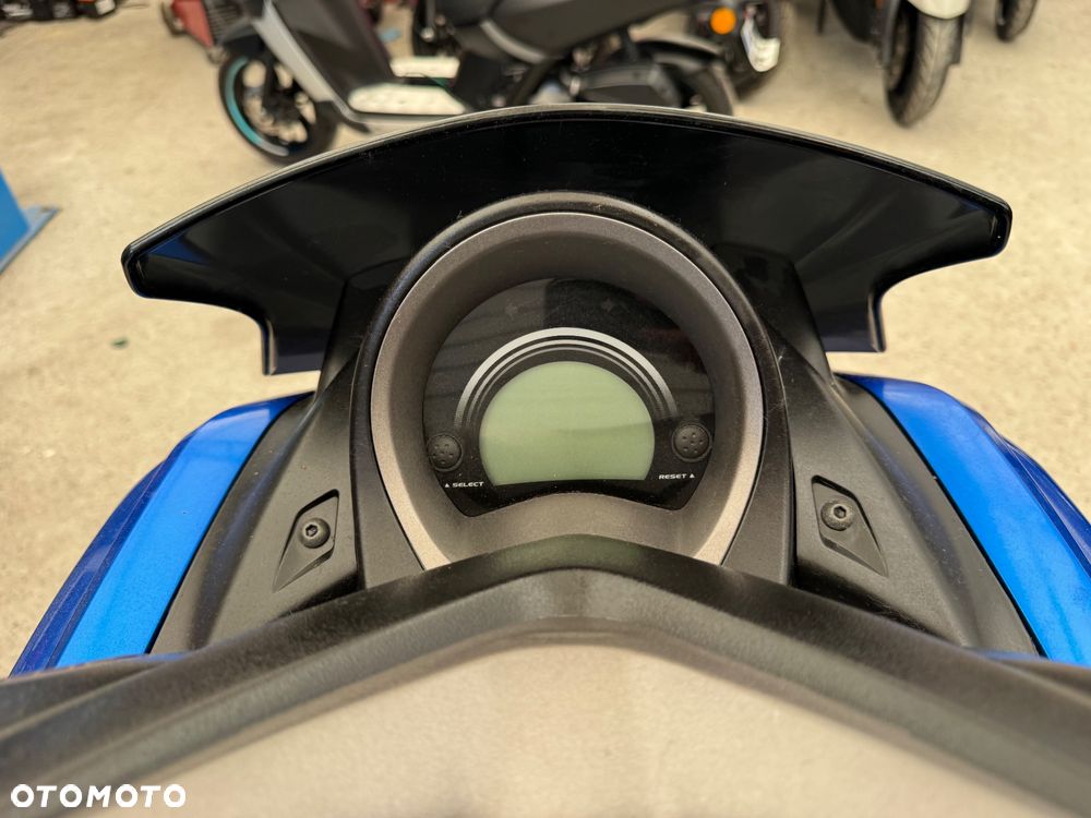 Yamaha NMAX - 13