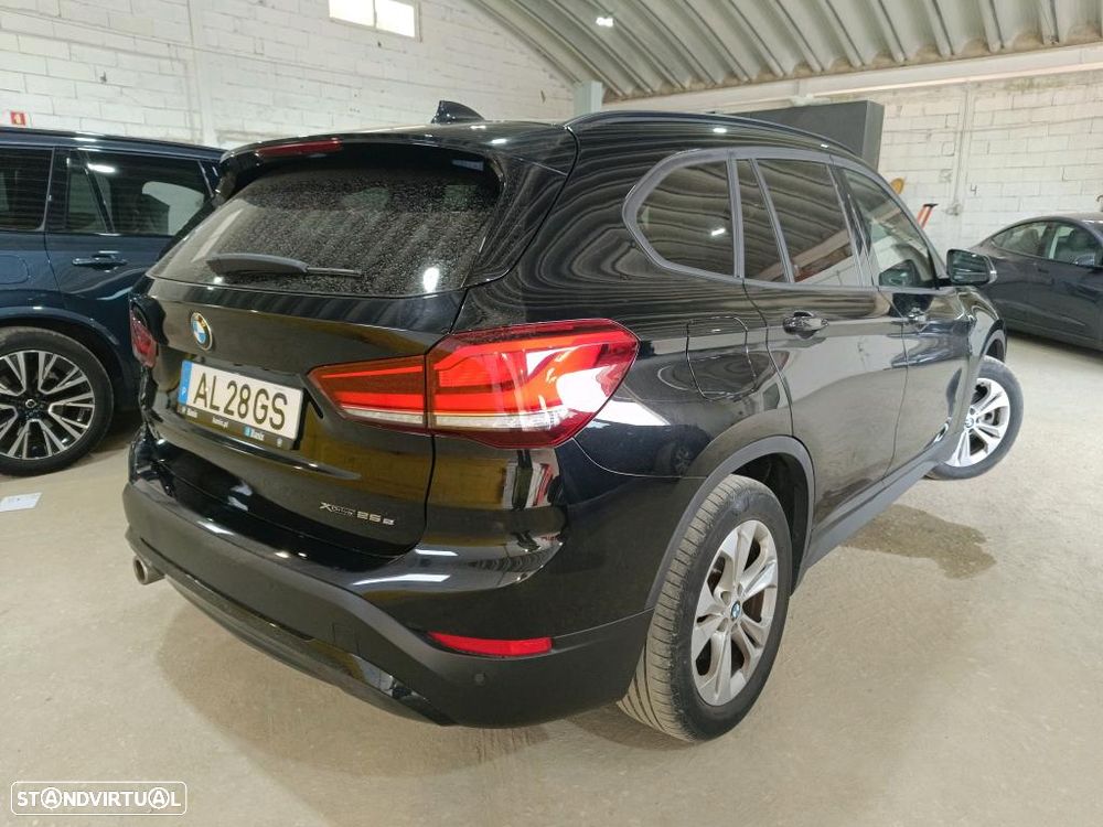BMW X1 25 e xDrive Corporate Edition - 4