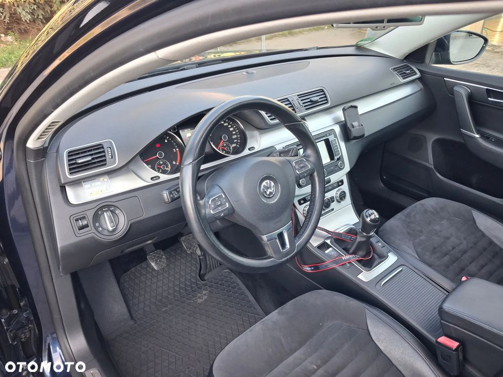 Volkswagen Passat 2.0 TDI BlueMotion Technology Highline - 24