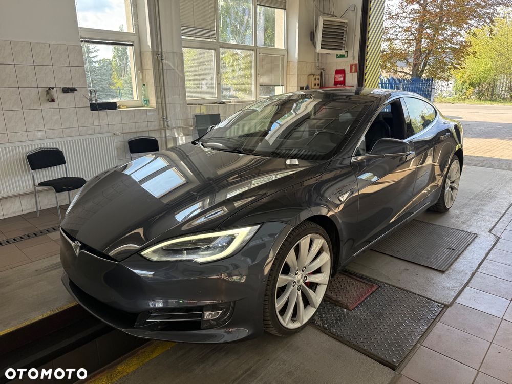 Tesla Model S - 1
