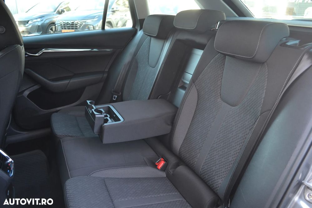 Skoda Octavia 2.0 TDI DSG Style - 12