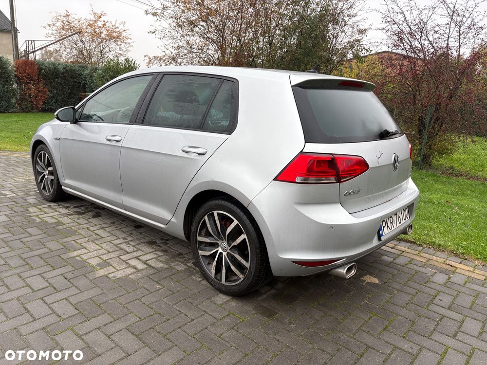 Volkswagen Golf - 8