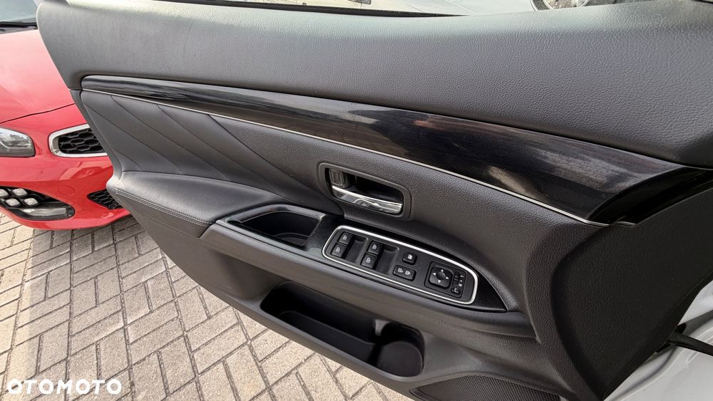 Mitsubishi Outlander 2.4 4WD Diamant+ - 21