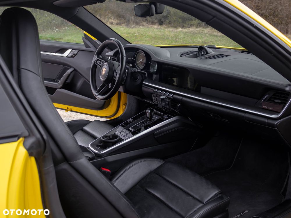 Porsche 911 Carrera 4S - 17