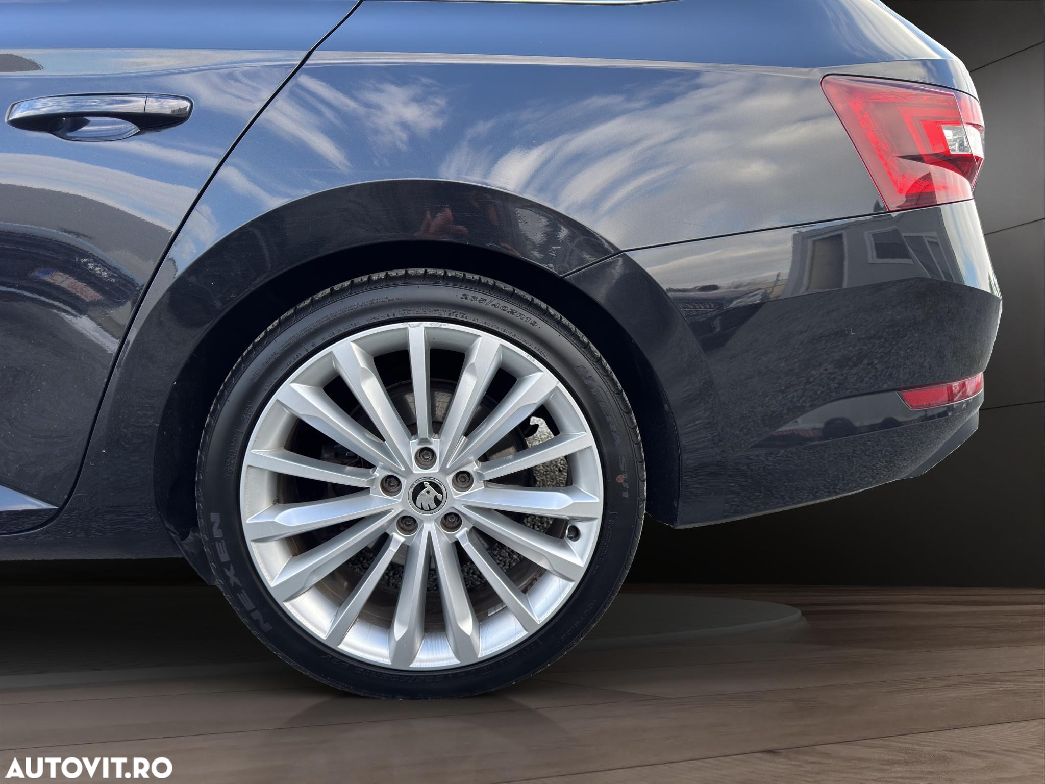 Skoda Superb 2.0 TDI DSG Style - 23
