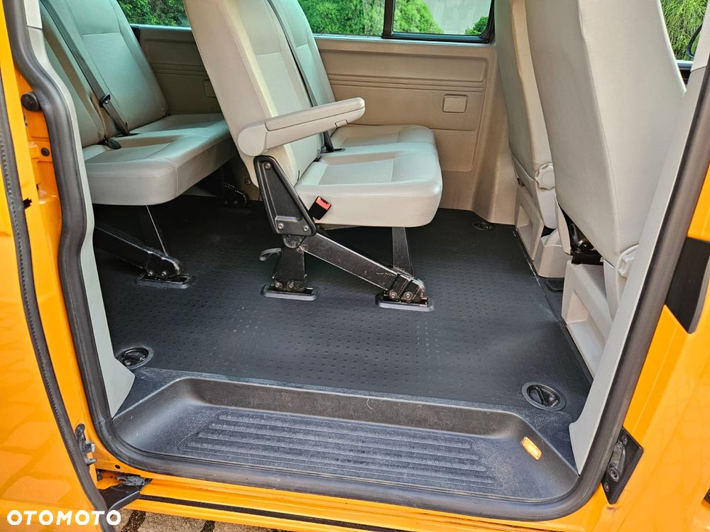 Volkswagen Transporter Caravelle Lang BMT Comfortline - 15