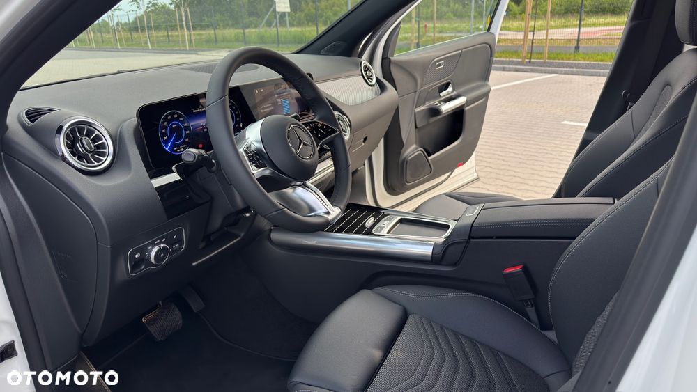 Mercedes-Benz EQA - 10