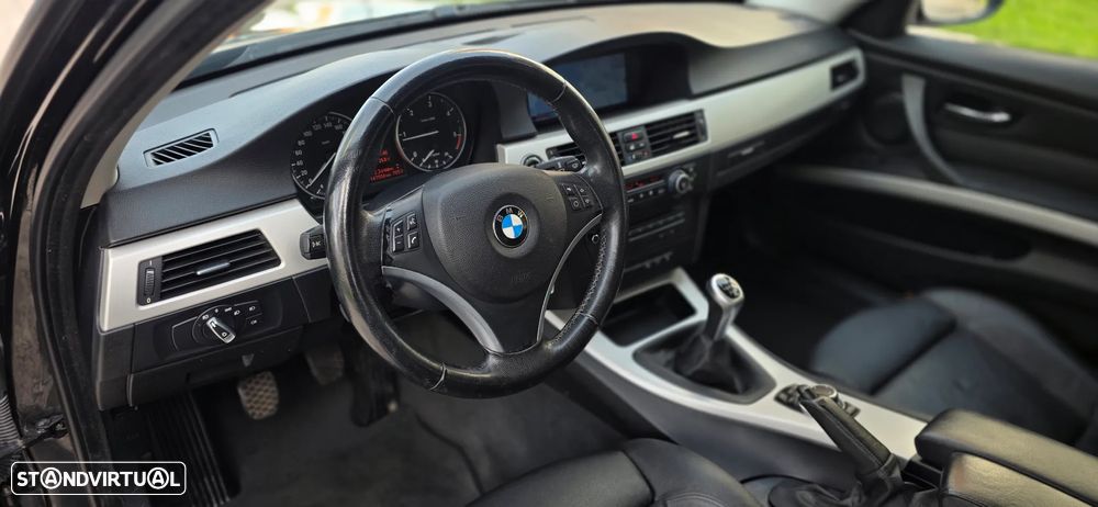 BMW 320 d Touring Navigation Sport - 14
