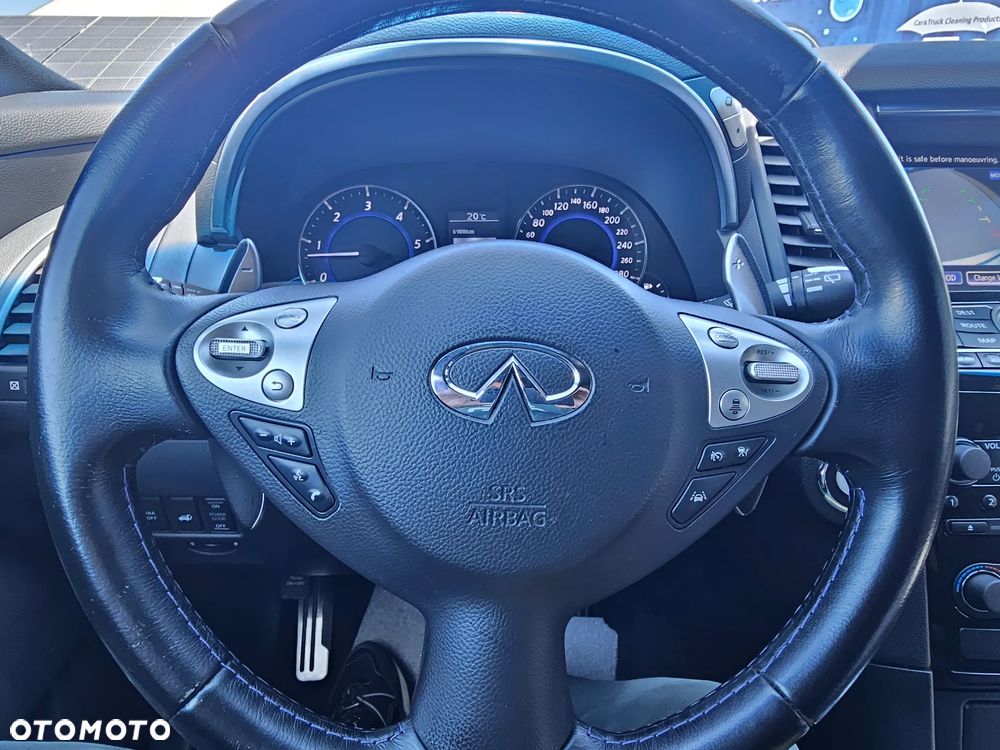 Infiniti Q70 - 23