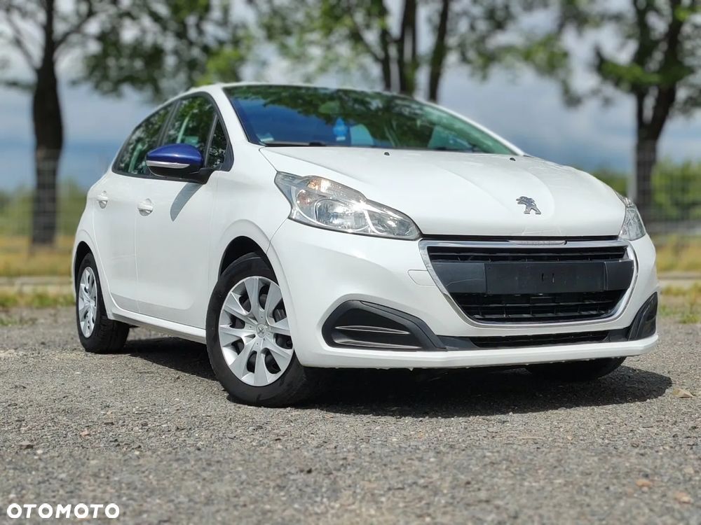 Peugeot 208 - 1
