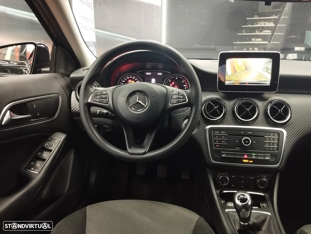 Mercedes-Benz GLA 180 d - 13