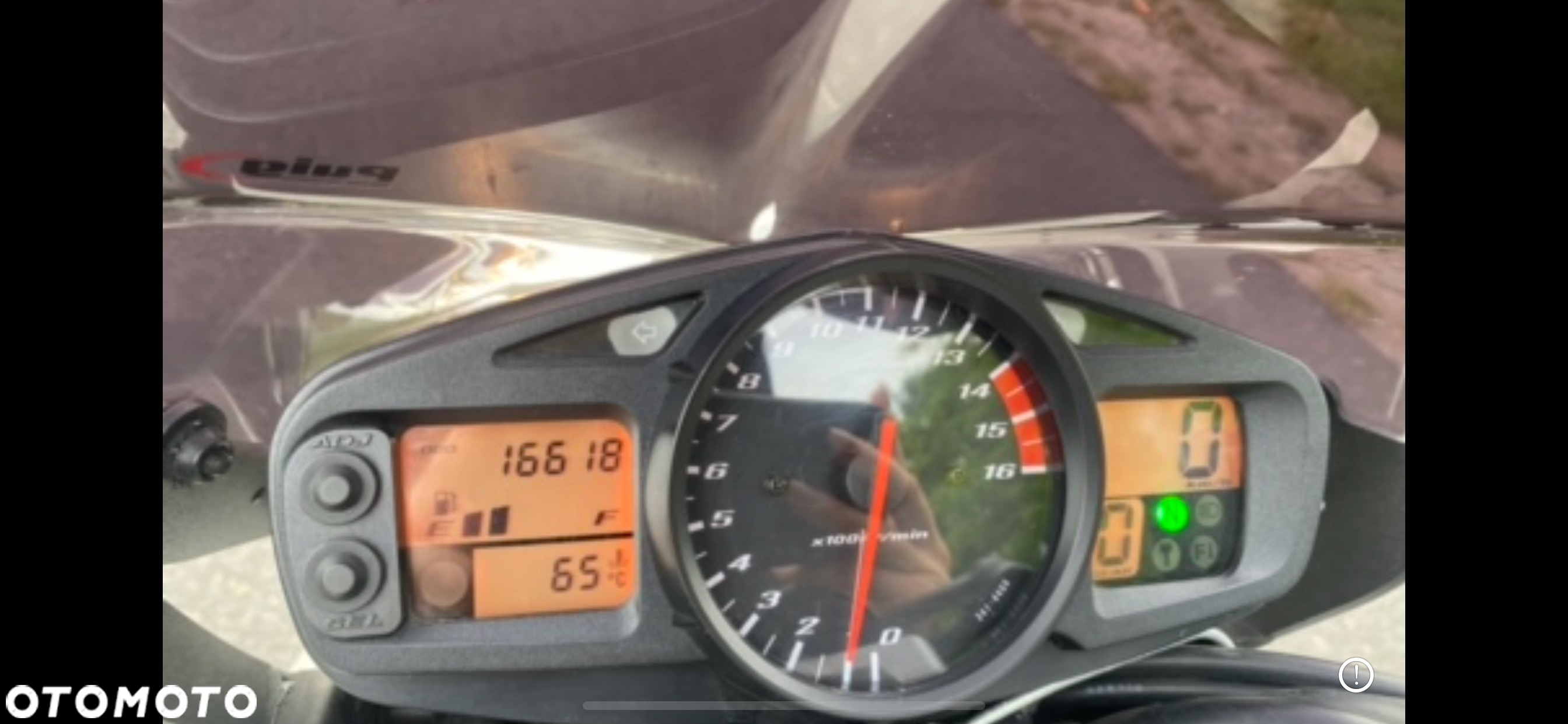 Suzuki GSR - 4