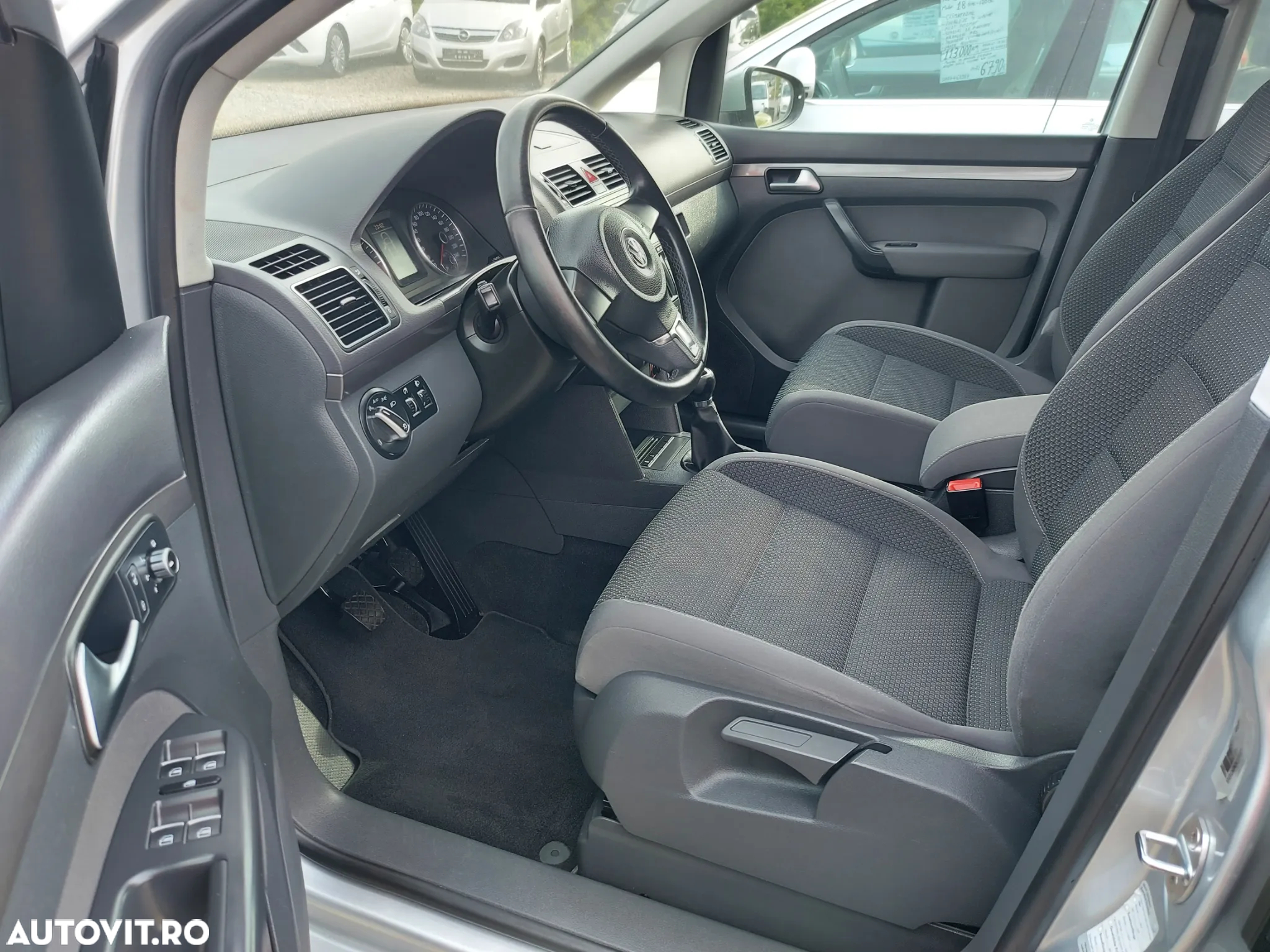 Volkswagen Touran - 11