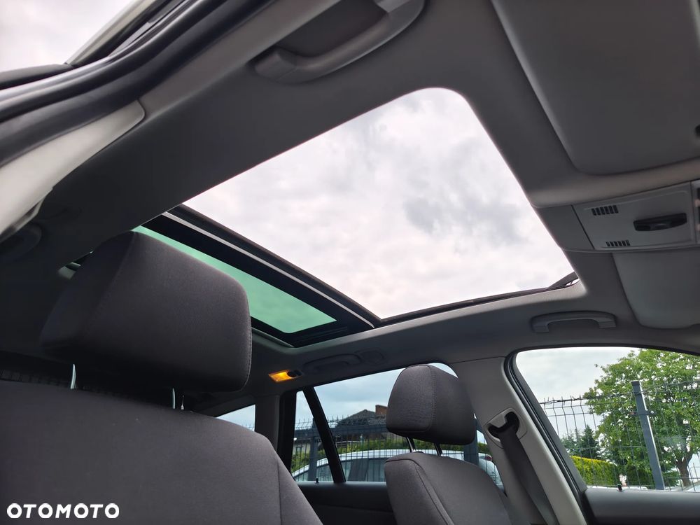 BMW Seria 3 318d DPF Edition Lifestyle - 24