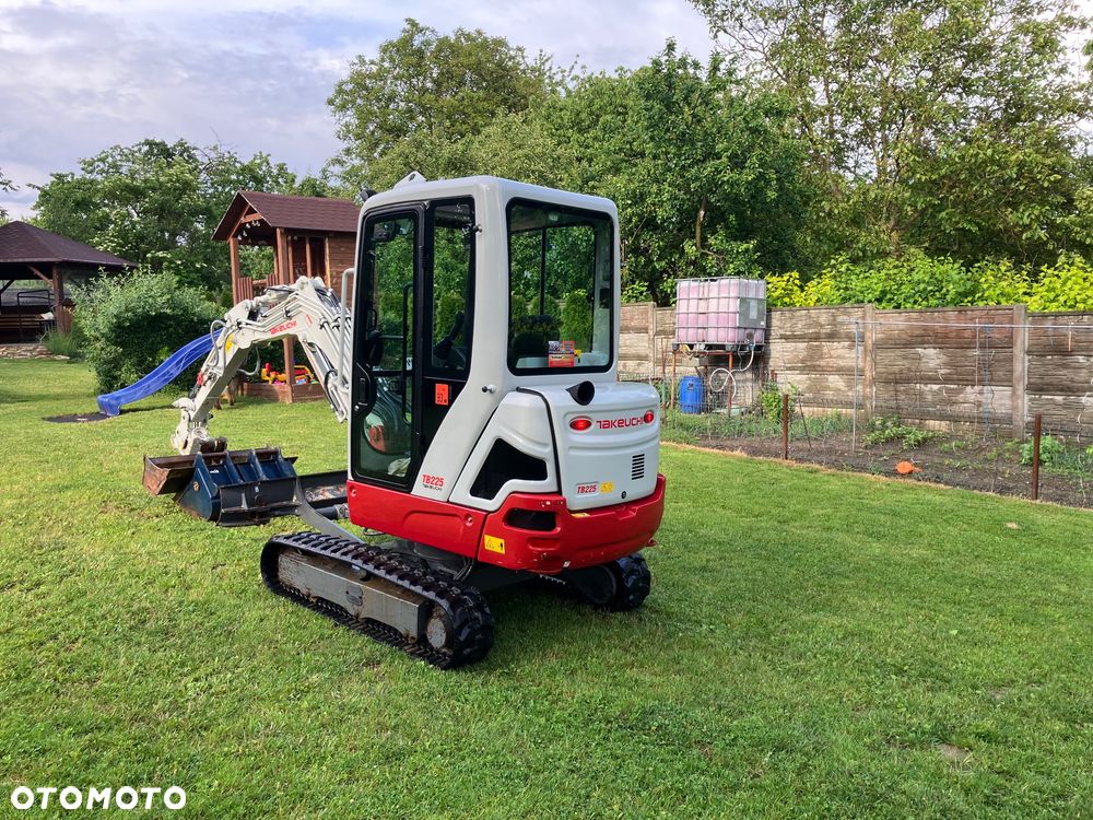 Takeuchi TB225 - 4