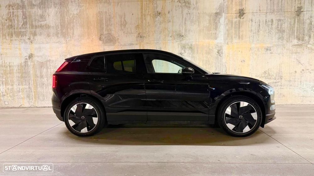 Volvo EX30 69 kWh Single Motor Extended Range Black Edition - 3