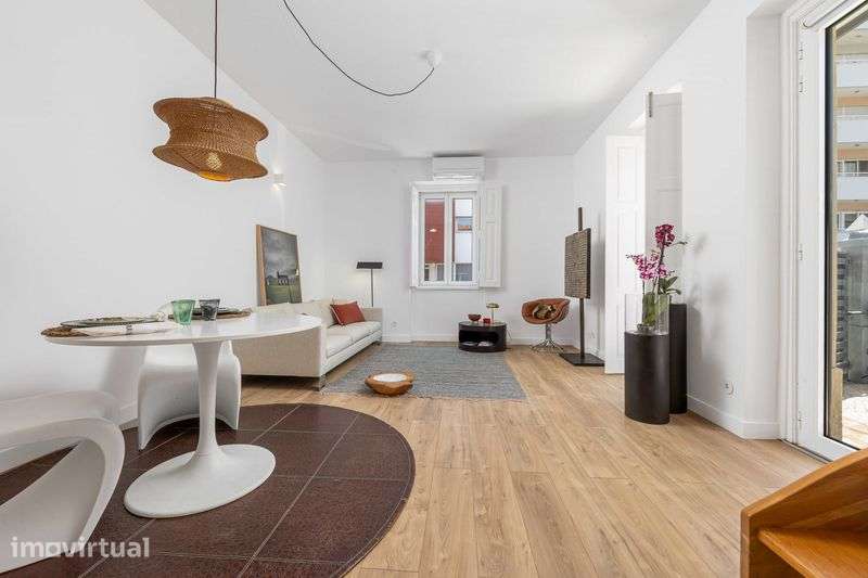 Moradia de Charme Totalmente Remodelada no Dafundo - Grande imagem: 4/12