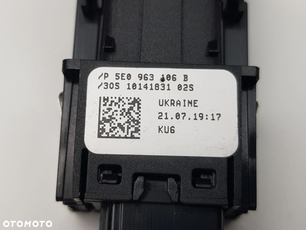 NOWY Przycisk Przełącznik ogrzewania fotela Skoda Octavia III 5E0963106B - 8