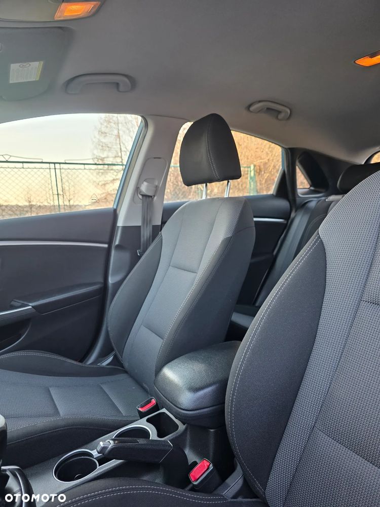 Hyundai i30 1.6 Comfort - 10