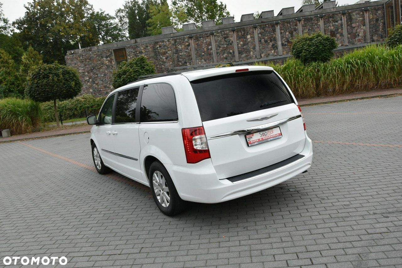 Chrysler Town & Country - 23