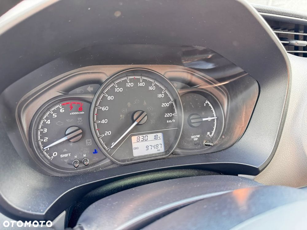 Toyota YARIS - 12