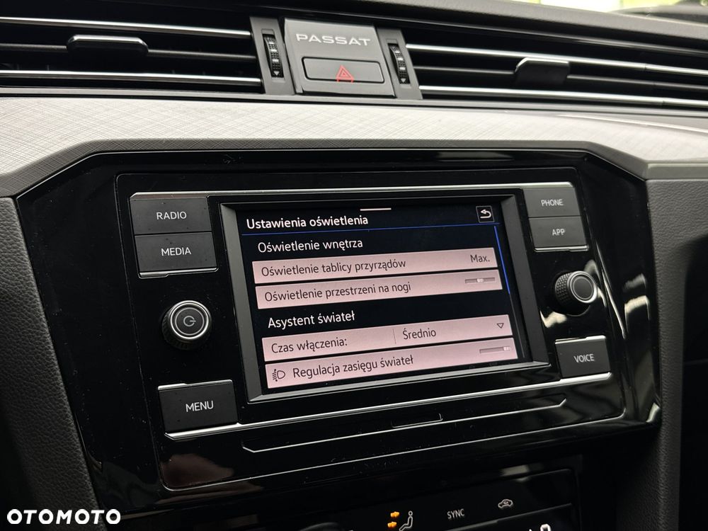 Volkswagen Passat - 31