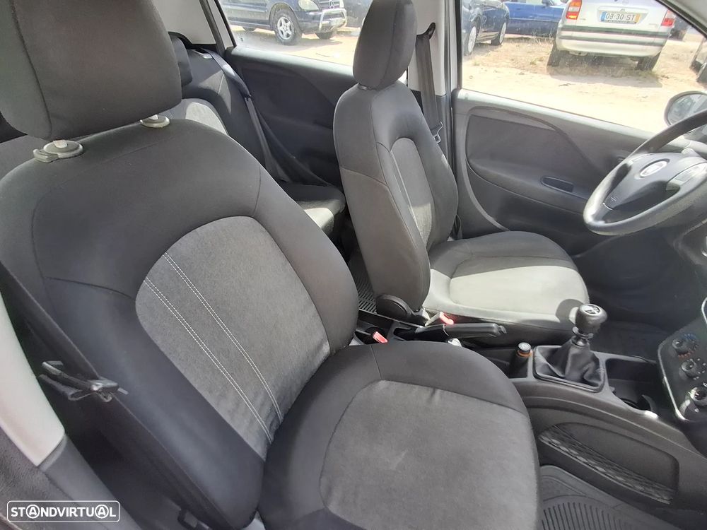 Fiat Grande Punto - 11