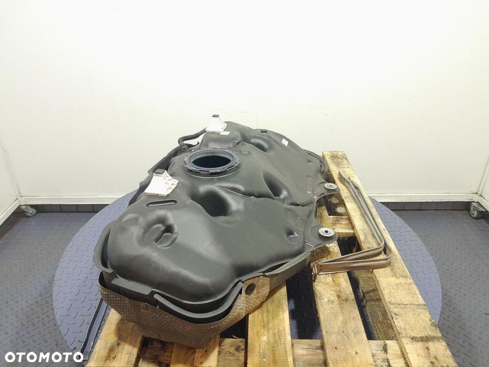 LEXUS ES VII LIFT 21- 2.5 HYB 218 KM ZBIORNIK BAK PALIWA 77100-33C00 - 4
