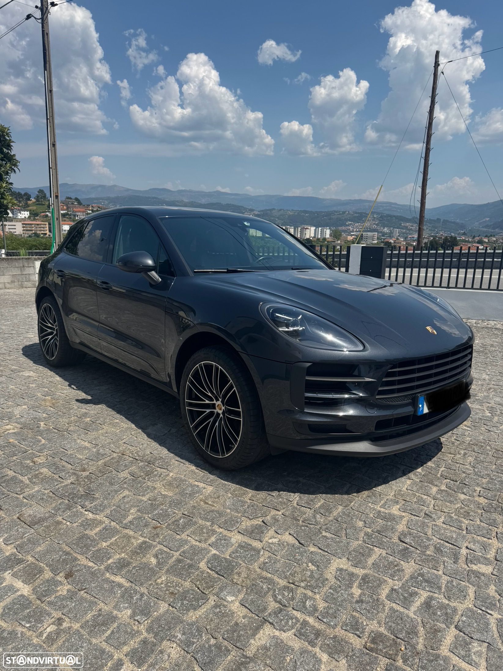 Porsche Macan - 1
