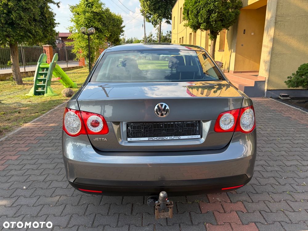 Volkswagen Jetta 1.6 Comfortline - 11